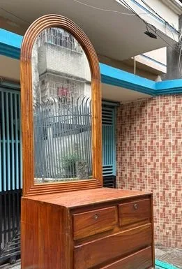 ড্রেসিং টেবিল.