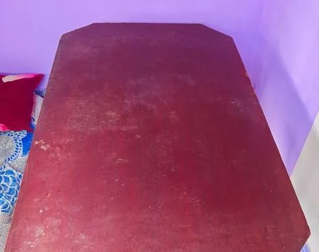 ডাইনিং টেবিল