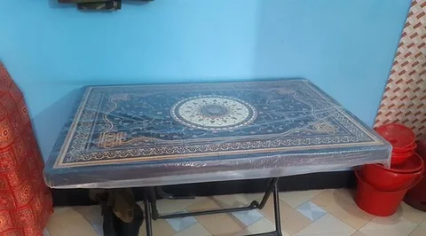 ডাইনিং টেবিল