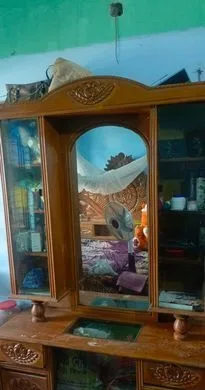 ড্রেসিং টেবিল