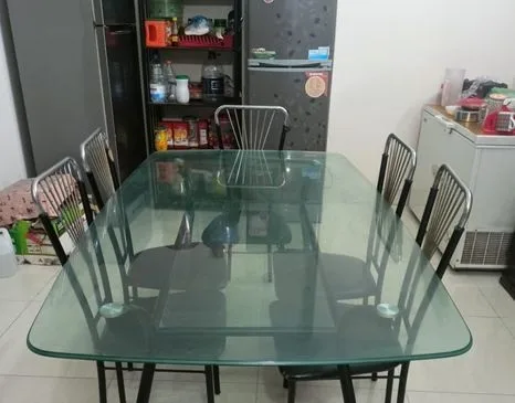 ডাইনিং টেবিল ও ছয়টি চেয়ার