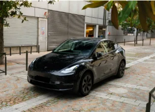 Tesla Model Y 2023 Long Range Black car এর জন্য অভিজ্ঞ ড্রাইভার আবশ্যক।