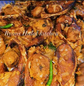 Elish fish fry with onion and green chili