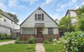 August Jamaica  Lakewood  Ave room for rent