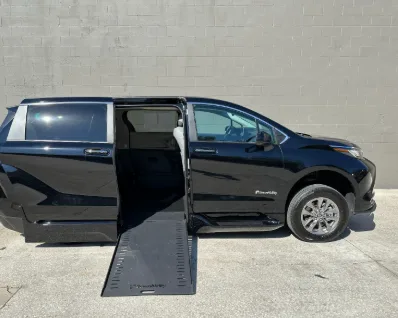 Toyota Sienna গাড়ির জন্য একজন ড্রাইভার আবশ্যক