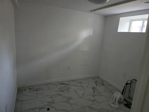 Hollis Semi-basement 2 Room for Rent
