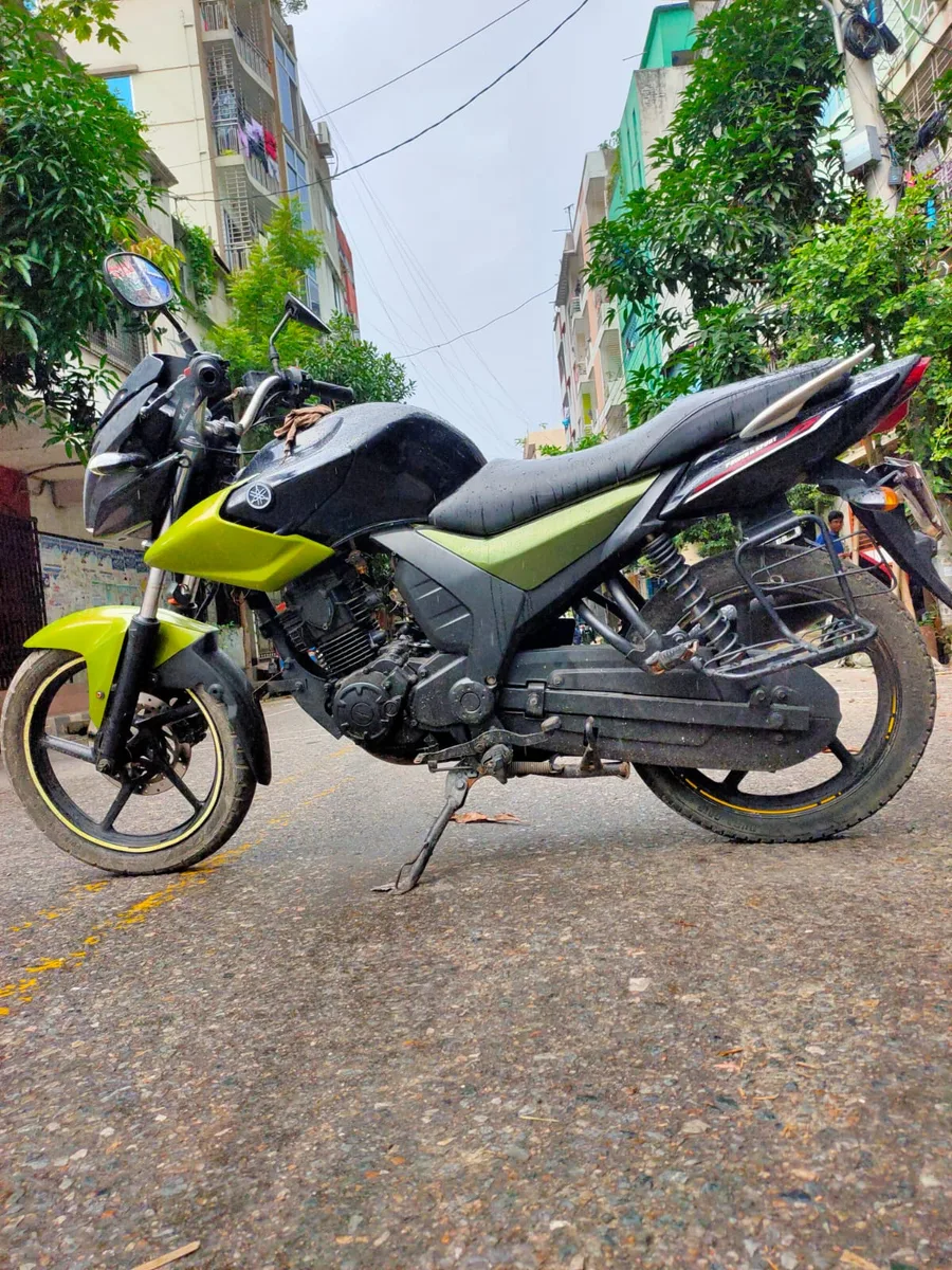 Yamaha SZR 150 CC bike