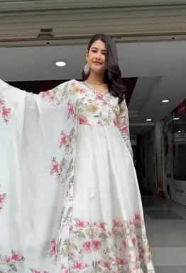 গ্রাউন থ্রি পিজ