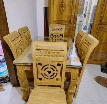 ডাইনিং টেবিল
