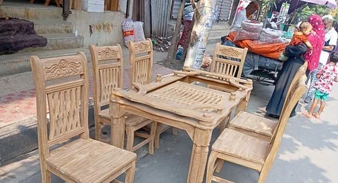 ডাইনিং টেবিল