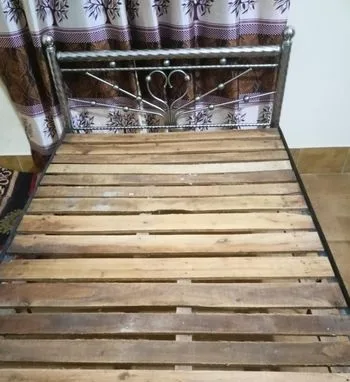 স্টিলের খাট