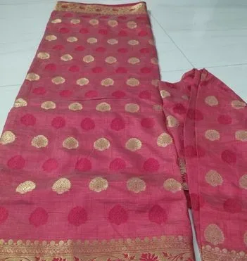 লাল রংয়ের কাতান সিল্ক