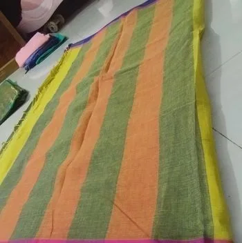নীল পাড় হলুদ শাড়ি