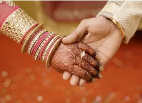 পাত্র আবশ্যক