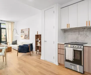 Jackson Heights Office Desk for rent