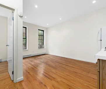 Elmhurst Room For rent