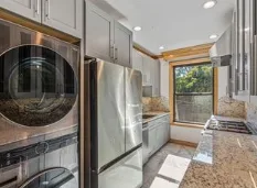 Jackson Heights Room Mate Needed