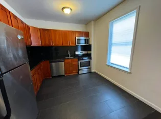 Roosevelt Ave Room For Rent
