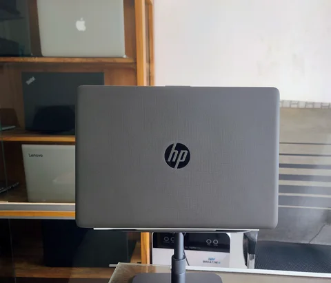 HP Pavilion 240 G7 Core i3