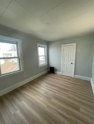 Hollis  Semibasement for rent