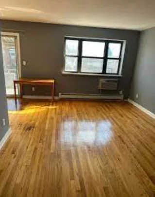 Elmhurst Room For rent