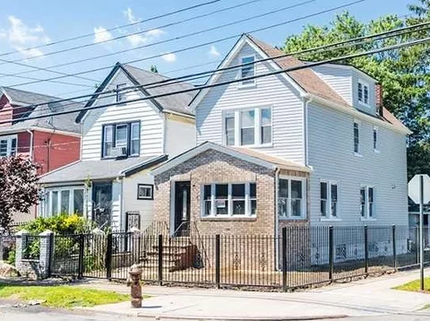 Queens room For Rent