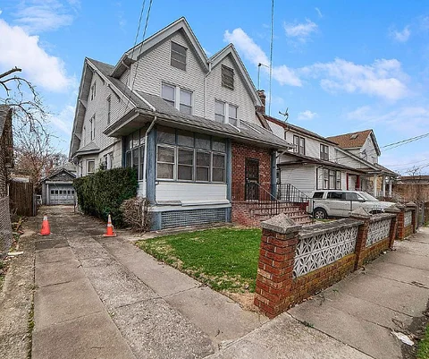 Hollis Queens  House For Rent