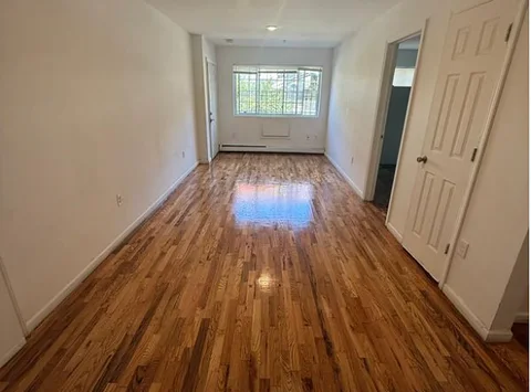 Clason Point Basement For Rent