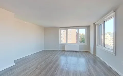 Jamaica Hillside Room For Rent