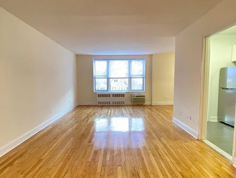 Jackson Heights Room for Rent