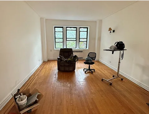 Jackson Heights Room For Rent