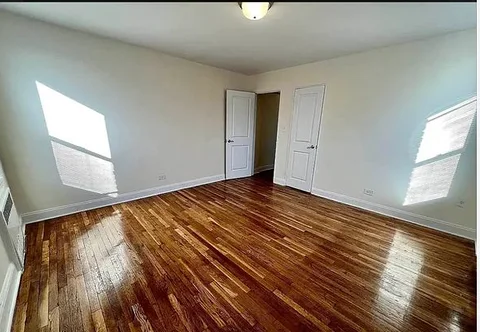 Jackson Heights Roommate Needed