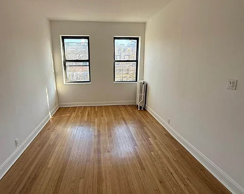 Elmhurst Room For Rent