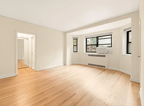 Jackson Heights Room For Rent