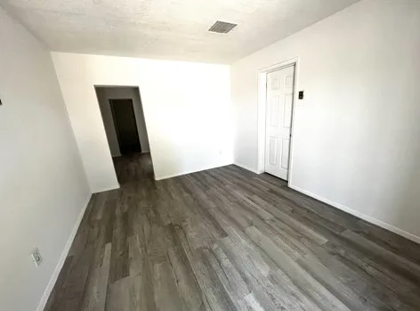 Jackson Heights Room For Rent