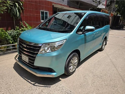 Toyota Noah  2015