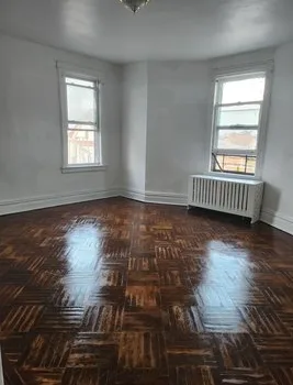 Room For Rent in East Elmhurst