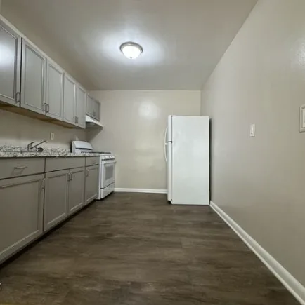 Room For Rent in WoodSide