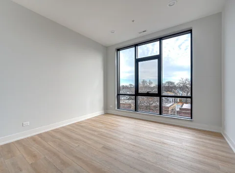 Apartment Room For Rent in Elmhurst
