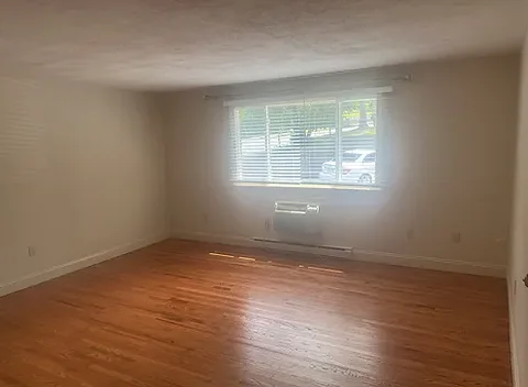 Room For Rent in Jamaica
