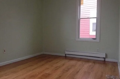 Jackson Heights Roommate Needed