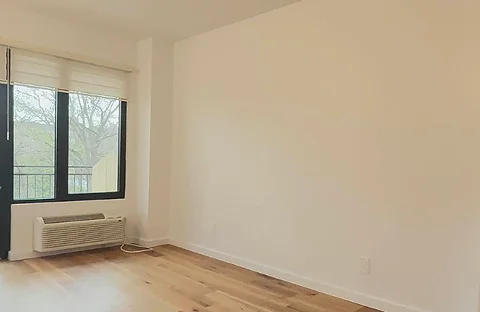 Jamaica Room For rent