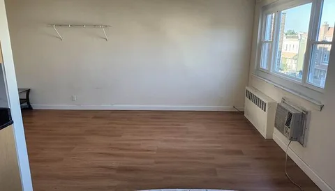 Woodside Room For Rent