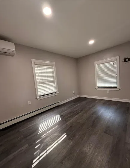 Jackson Heights Semibasement for rent