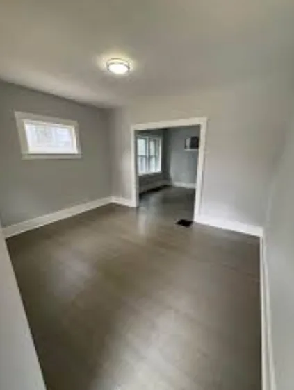 Semibasement For rent in Jamaica