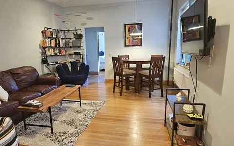 Jackson Heights Roommates Needed