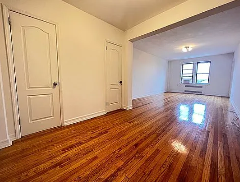 Room for rent in Jackson Heights