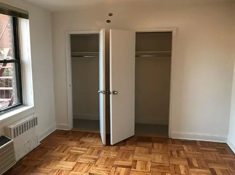 Room for rent Elmhurst