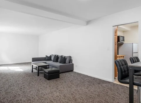 Wood Side Roommates Needed