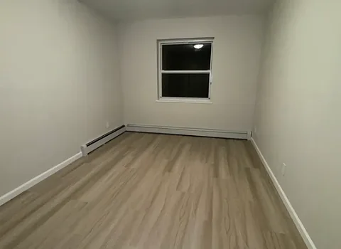 Jackson Heights Roommate Needed